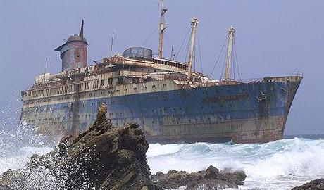 10 Amazing 'Above-Water' Shipwrecks