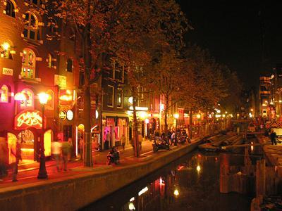 AMSTERDAM: OF EXPAT LOVE AND RED LIGHTS