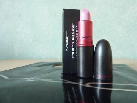 M.A.C VIVA GLAM While out walking in the glorious sun, I took a...