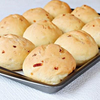 Yellow onion dinner rolls