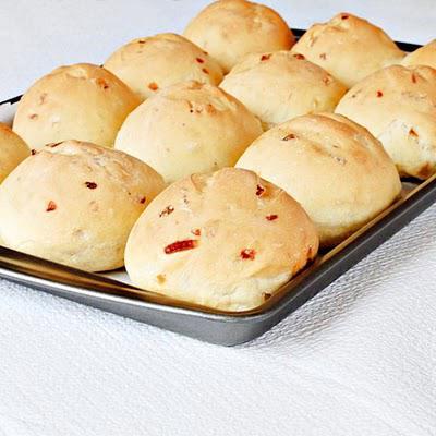 Yellow onion dinner rolls