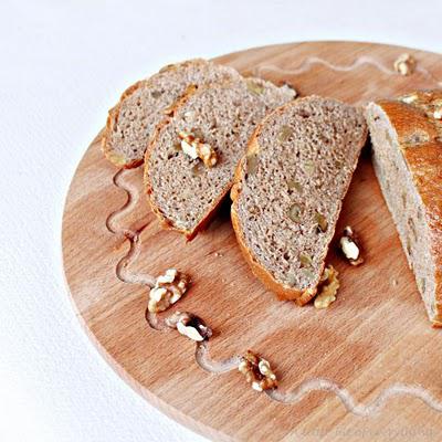 Whole-wheat walnuts bread