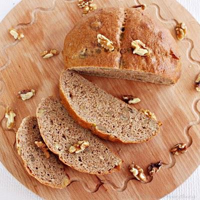 Whole-wheat walnuts bread