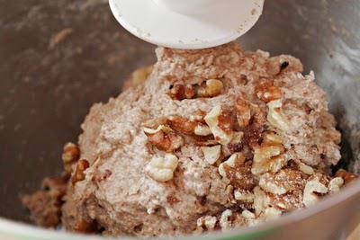 Whole-wheat walnuts bread