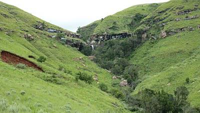 Vaalribbokkop Cave and Zulu Cave - A 3 day hike in the Monk's Cowl area - January 2011