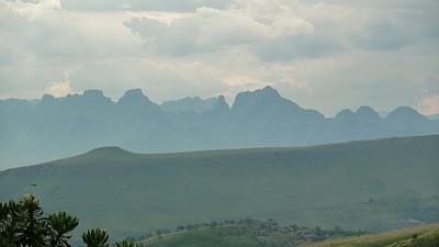 Vaalribbokkop Cave and Zulu Cave - A 3 day hike in the Monk's Cowl area - January 2011