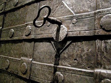 key shadows on a late 16th or early 17th century strongbox