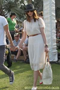 anne hathaway 2812283 200x300Music Festival Fashion