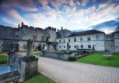 Gorgeous spring wedding in an ancient English castle