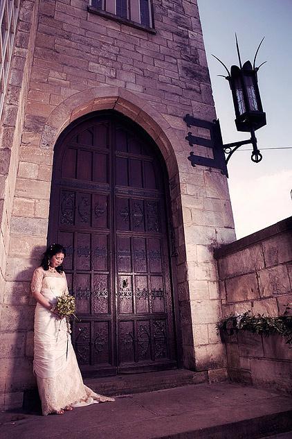 Gorgeous spring wedding in an ancient English castle