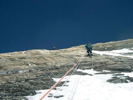 Himalaya 2011: Snow and Cold Weather Continue On Everest Himalaya 2011: Snow and Cold Weather Continue On Everest