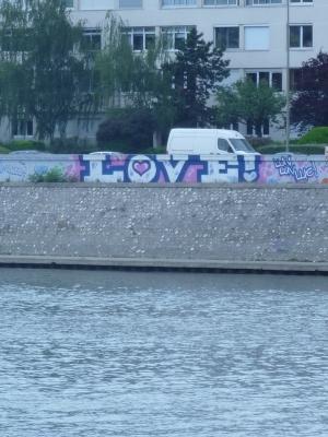 LOVE GRAFFITI
Some Graffiti Artist is sharing the love on the banks of the river Seine in Paris. I dont usually take photos of graffiti but this one caught my eye, i think because its not as masculine as most and its not a name or something meaningless. Its inspiring, its feeling. I like it!
xoxo LLM