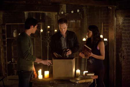 Review #2502: The Vampire Diaries 2.21: “The Sun Also Rises”