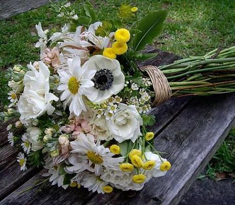 Flowers, wreaths and corsages..