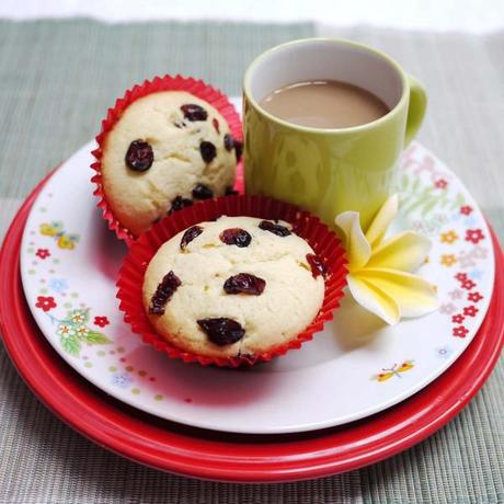 Cranberry Almond Yoghurt Cupcakes