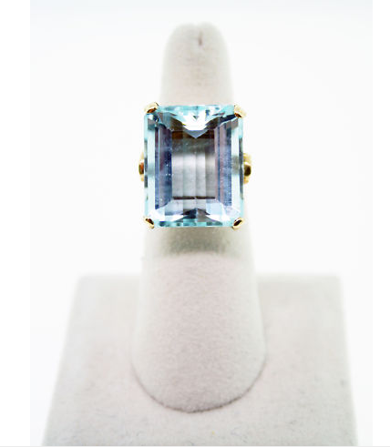 14K Yellow Gold and Aquamarine Ring