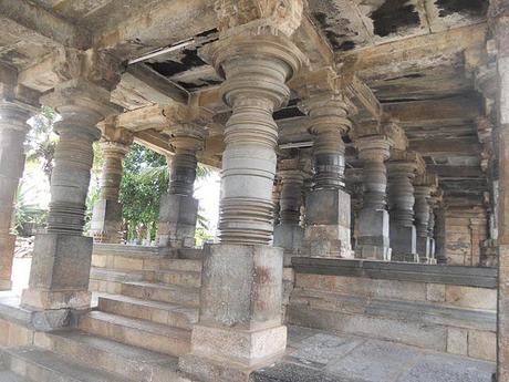 European Chic goes to .... Kanataka & Kerala, India