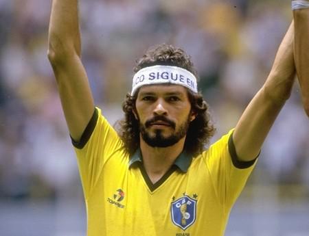 Brazilian ‘Doctor’ Sócrates, football’s king of cool, dies aged 57