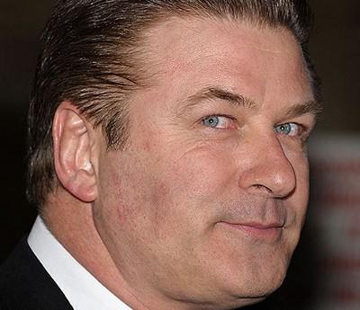Alec Baldwin thrown off flight for Words With Friends addiction, apparently