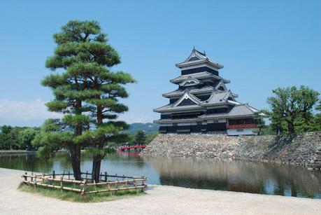 The Two Castle Phenomena in Japan