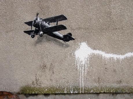 banksy liverpool love heart loop plane lonely villein unurth dec12 1 1000 460x345 Banksy Biplane Loveheart in Liverpool