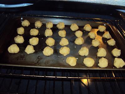 Snow Ball Cookies! It's Christmastime!