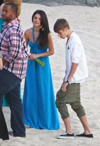 JUstin and Selena show some PDA at a Wedding