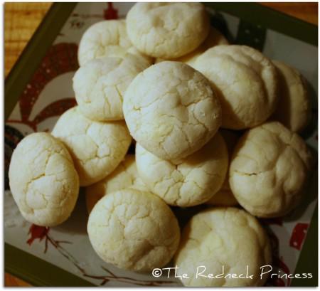 Munchie Mondays…Lemon Crinkle Cookies