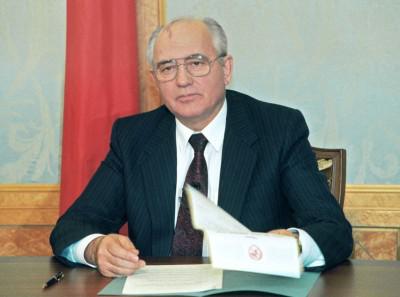 Gorbachev announces his resignation