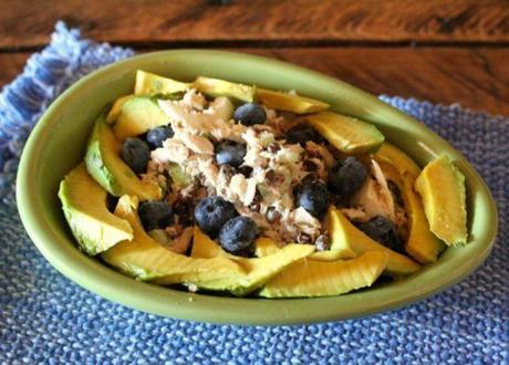 tuna-lentil-blueberry-avocado-salad