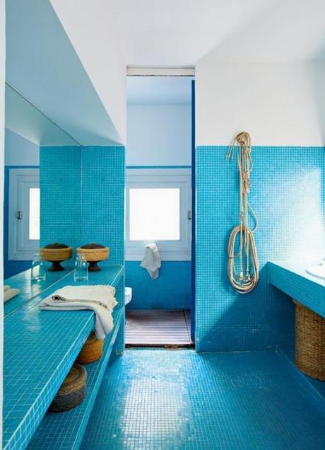 bathroom-tile-turquoise-mosaic