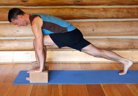 Featured Pose: Lunge Pose (Vanarasana)