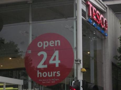 Top 10 Funny Shop Signs That are Clearly Lying