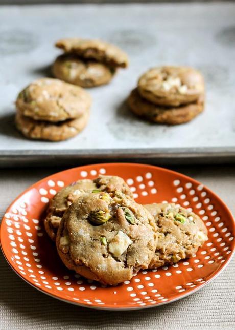 Pistachio White Chocolate Chunk Cookies (with browned butter in the dough!!) | Recipe from Bakerita.com