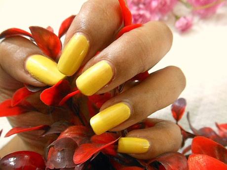 Lotus Herbals Color Dew Nail Polish : Lemon Tinge (77)