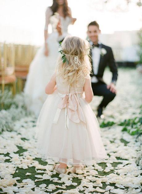 NEED this flower girl picture