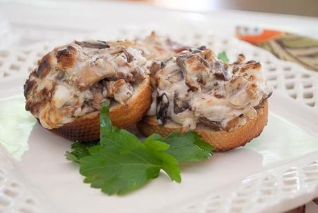 Cheesy Mushrooms and Bacon on Toasts