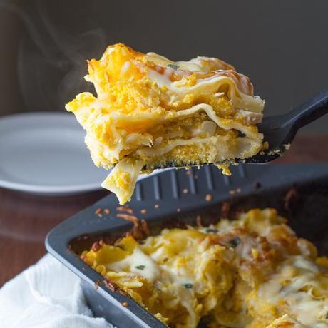 Cheesy Chicken, Butternut and Sage Lasagna- you'll never guess this is lightened up with a Greek yogurt 'bechemel' sauce and butternut squash #lasagna #pumpkin