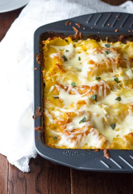 Cheesy Chicken, Butternut and Sage Lasagna- you'll never guess this is lightened up with a Greek yogurt 'bechemel' sauce and butternut squash #lasagna #pumpkin