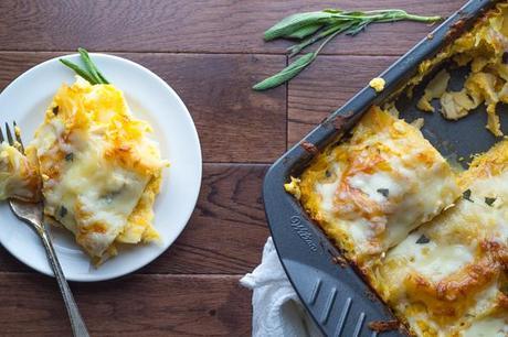 Cheesy Chicken, Butternut and Sage Lasagna- you'll never guess this is lightened up with a Greek yogurt 'bechemel' sauce and butternut squash #lasagna #pumpkin