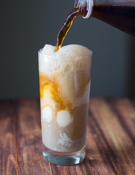 Spiced Baileys Ice Cream Floats #baileys #icecream