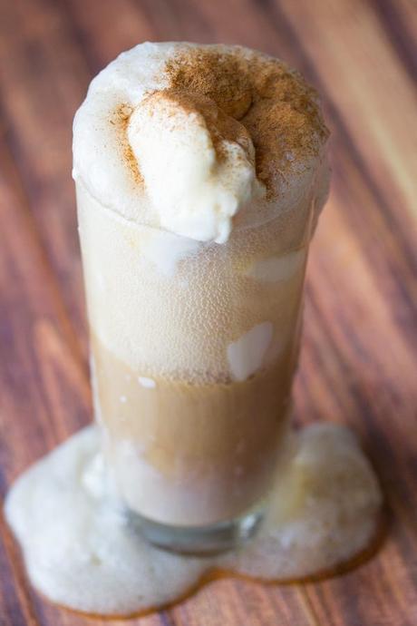 Spiced Baileys Ice Cream Floats #baileys #icecream