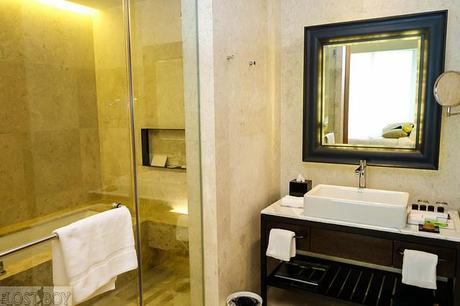 Lanson Place Bukit Ceylon Serviced Residences: Luxurious Suites