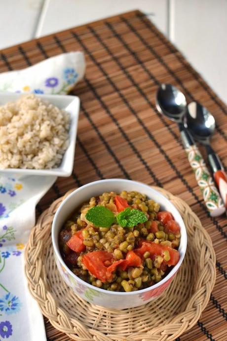 Philippines -- Guinisang Mongo (Mung Beans & Tomato)