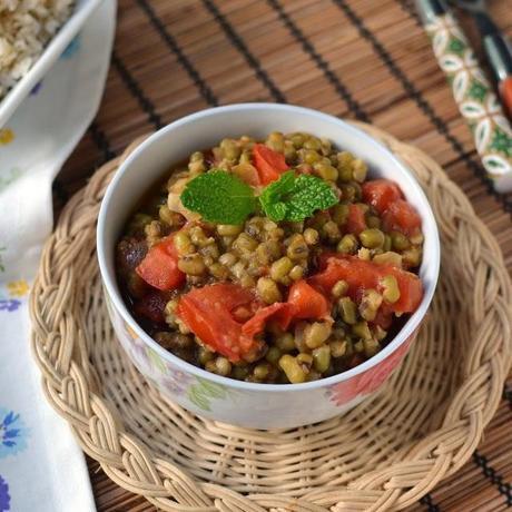 Philippines -- Guinisang Mongo (Mung Beans & Tomato)