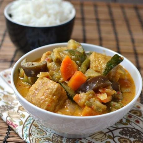 Malaysia -- Vegetarian Curry with Coconut Milk