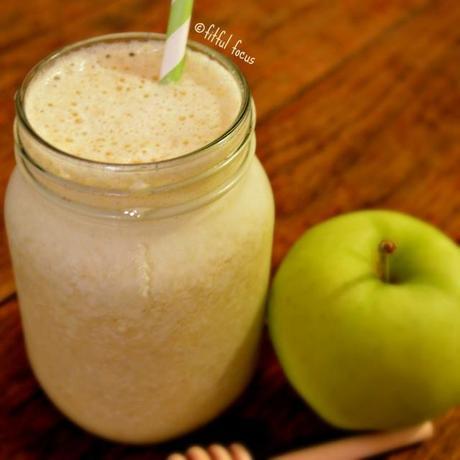 Apples and Honey Rosh Hashana Smoothie via @FitfulFocus