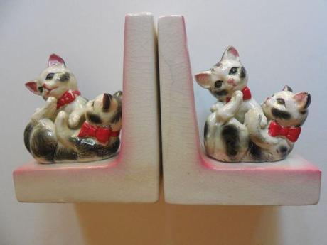 kitsch kitten bookends