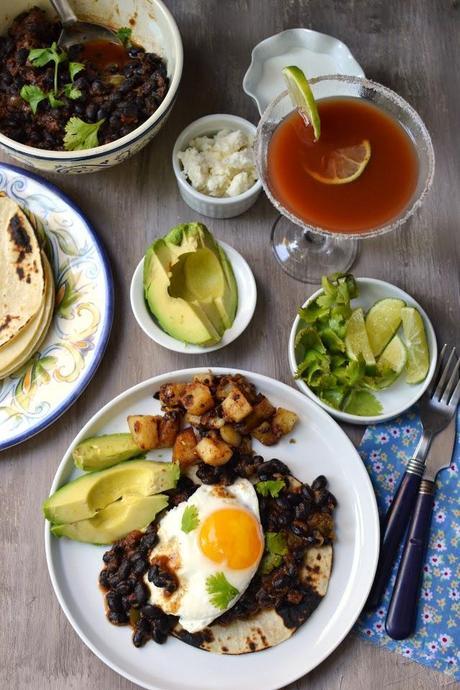 Xalapa (Mexico) -- Vegetarian Mexican Brunch (Huevos Rancheros with Black beans)