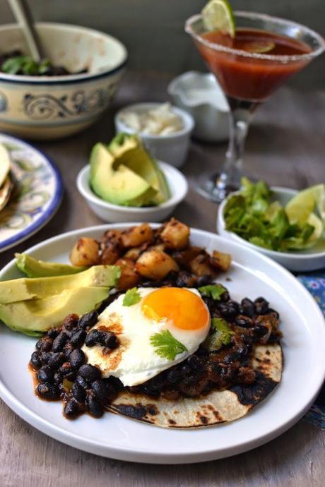 Xalapa (Mexico) -- Vegetarian Mexican Brunch (Huevos Rancheros with Black beans)